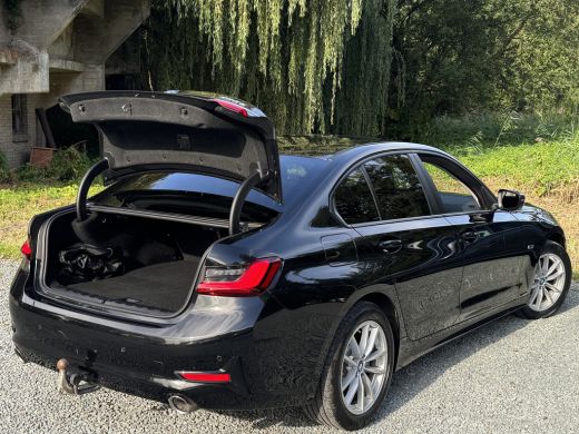 BMW 3 Serie 320e 204PK HYBRID BUSINESS LEDER/CAMERA/TREKHAAK ActivLease financial lease