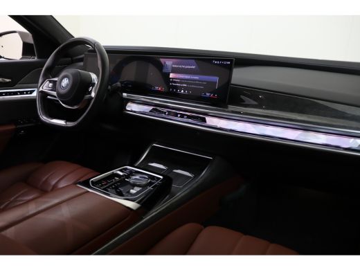 BMW i7 xDrive60 / Stoelventilatie / Massagefunctie / Parking Assistant Plus / Stoelverwarming / Live Coc... ActivLease financial lease