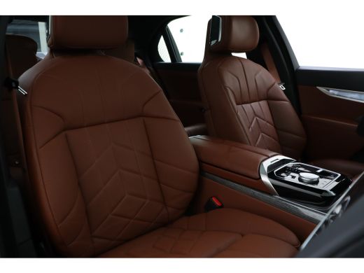 BMW i7 xDrive60 / Stoelventilatie / Massagefunctie / Parking Assistant Plus / Stoelverwarming / Live Coc... ActivLease financial lease