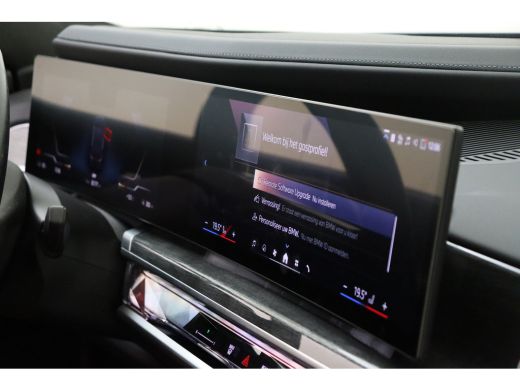 BMW i7 xDrive60 / Stoelventilatie / Massagefunctie / Parking Assistant Plus / Stoelverwarming / Live Coc... ActivLease financial lease