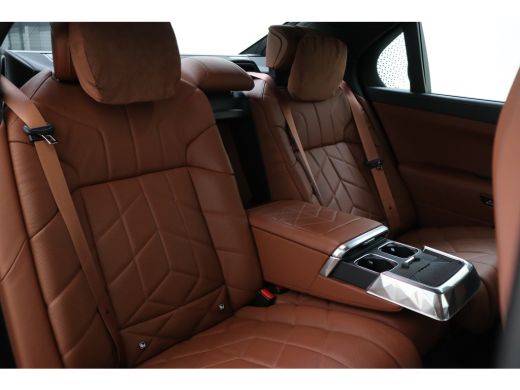 BMW i7 xDrive60 / Stoelventilatie / Massagefunctie / Parking Assistant Plus / Stoelverwarming / Live Coc... ActivLease financial lease