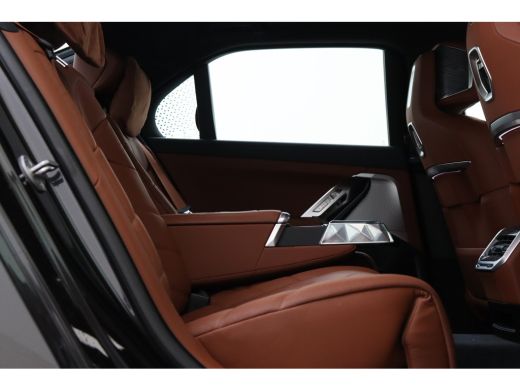 BMW i7 xDrive60 / Stoelventilatie / Massagefunctie / Parking Assistant Plus / Stoelverwarming / Live Coc... ActivLease financial lease