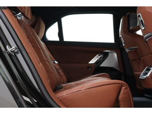 BMW i7 xDrive60 / Stoelventilatie / Massagefunctie / Parking Assistant Plus / Stoelverwarming / Live Coc... ActivLease financial lease