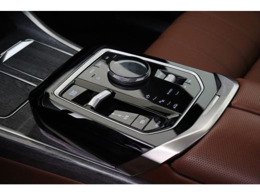 BMW i7 xDrive60 / Stoelventilatie / Massagefunctie / Parking Assistant Plus / Stoelverwarming / Live Coc... ActivLease financial lease