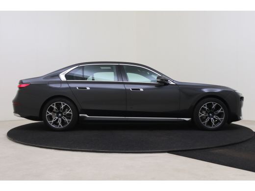 BMW i7 xDrive60 / Stoelventilatie / Massagefunctie / Parking Assistant Plus / Stoelverwarming / Live Coc... ActivLease financial lease