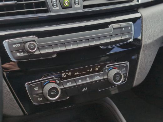 BMW X1 sDrive20i Executive Edition | Trekhaak | Head-Up | Cruise Control | Climate Control | Navigatie |... ActivLease financial lease