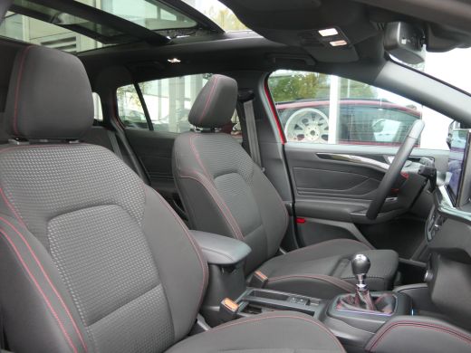 Ford Focus 1.0 EcoBoost Hybrid ST Line X | Panoramadak | Winterpack | AGR Stoel | 18 Inch | B&O Audio | Adap... ActivLease financial lease