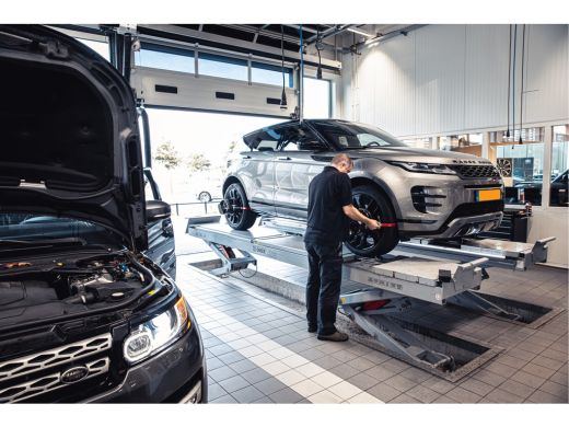 Land Rover Range Rover Evoque P300e AWD R-Dynamic S | Pano | Black Pack | 20 Inch | Cold Climate | Adaptieve Cr Control | Stoel... ActivLease financial lease