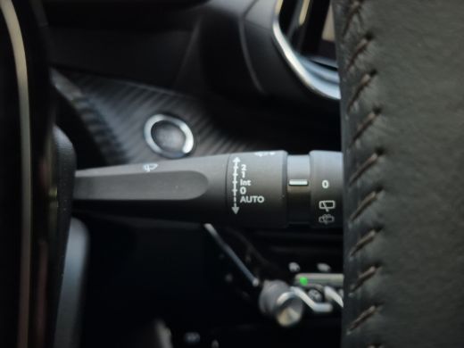 Peugeot 2008 1.2 PureTech Blue Lease Allure Camera | LED | Parkeersensoren | Carplay/android auto | Climate co... ActivLease financial lease