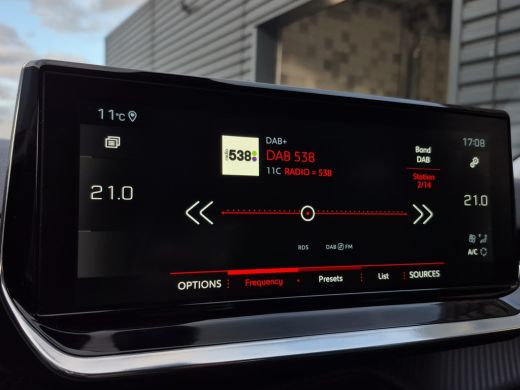 Peugeot 2008 1.2 PureTech Blue Lease Allure Camera | LED | Parkeersensoren | Carplay/android auto | Climate co... ActivLease financial lease