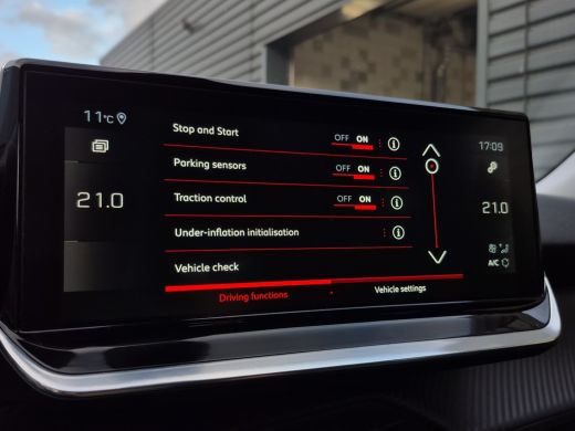 Peugeot 2008 1.2 PureTech Blue Lease Allure Camera | LED | Parkeersensoren | Carplay/android auto | Climate co... ActivLease financial lease