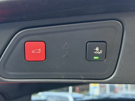 Peugeot 3008 1.6 HYbrid 225 GT Navigatie | Climate | Elektrische Acherklep | Panoramadak | | Apple Carplay/And... ActivLease financial lease