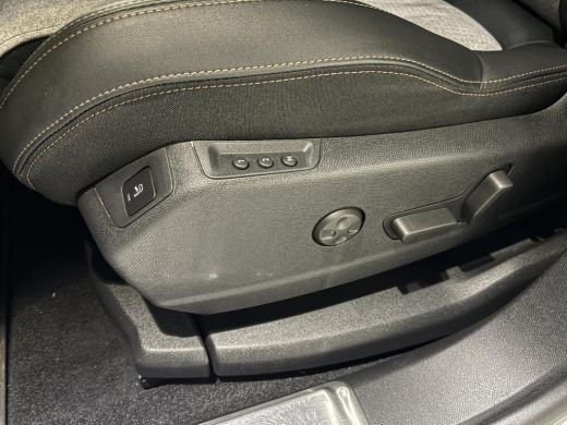 Peugeot 3008 1.6 HYbrid 225 GT|Black Pack|Panodak|360|FOCAL|Carplay|Navi|PDC|ACC|Side assist|Lane Assist| ActivLease financial lease