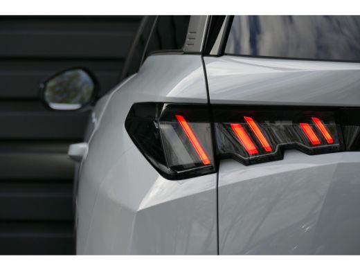Peugeot 5008 1.2 HYBRID 145PK 7-ZITS ALLURE AUTOMAAT / NAVI / LED / CLIMA / PDC / 19"LMV / KEYLESS / STOELVERW... ActivLease financial lease