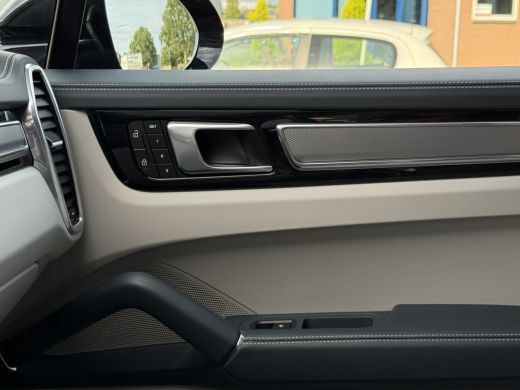 Porsche Cayenne 3.0 E-Hybrid Sportchrono | Luchtvering ActivLease financial lease
