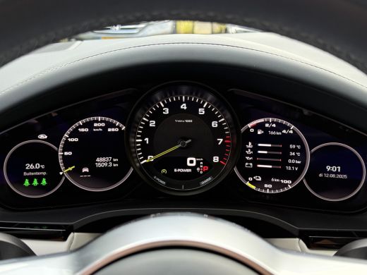 Porsche Cayenne 3.0 E-Hybrid Sportchrono | Luchtvering ActivLease financial lease