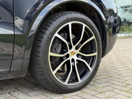 Porsche Cayenne 3.0 E-Hybrid Sportchrono | Luchtvering ActivLease financial lease