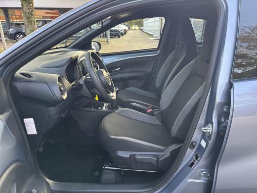 Toyota Aygo 1.0 VVT-i MT Play | 06-10141018 Voor meer informatie ActivLease financial lease