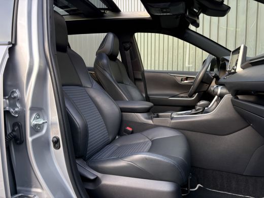 Toyota RAV4 2.5 Hybrid Black Edition | Panodak | Stoel & Stuur verw. | Prijs Rijklaar!! ActivLease financial lease