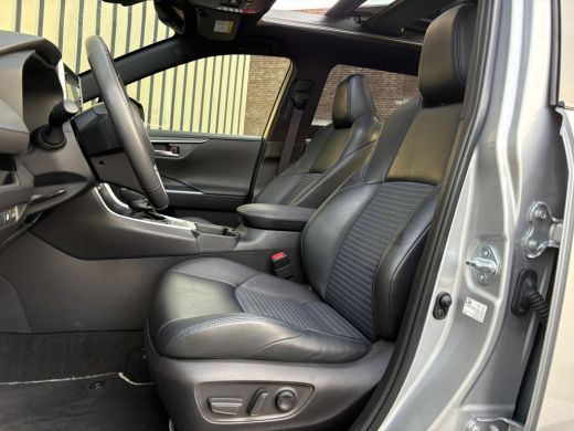 Toyota RAV4 2.5 Hybrid Black Edition | Panodak | Stoel & Stuur verw. | Prijs Rijklaar!! ActivLease financial lease