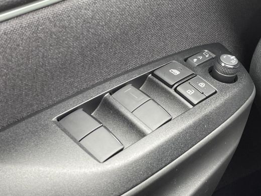 Toyota Yaris Cross 1.5 Hybrid 130 Executive **PREMIUM PACK/ NIEUWE AUTO/ DIRECT LEVERBAAR** ActivLease financial lease