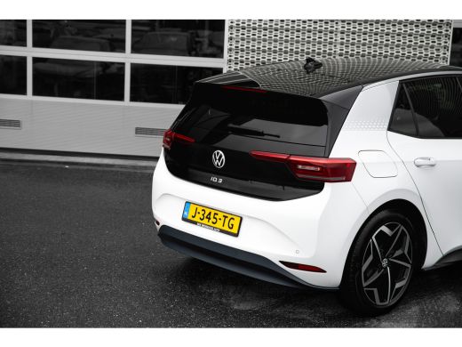 Volkswagen ID.3 First Plus 58 kWh | Camera | Adaptive Cruise | Stoelverwarming | ActivLease financial lease