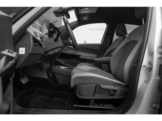 Volkswagen ID.3 First Plus 58 kWh | Camera | Adaptive Cruise | Stoelverwarming | ActivLease financial lease