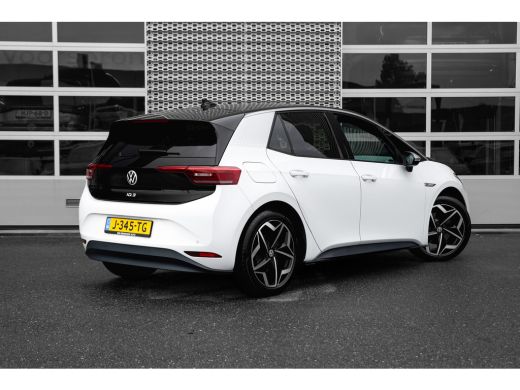 Volkswagen ID.3 First Plus 58 kWh | Camera | Adaptive Cruise | Stoelverwarming | ActivLease financial lease