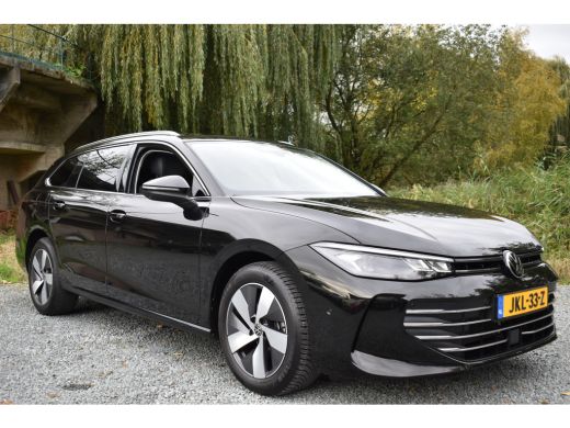 Volkswagen Passat Variant 1.5 eTSI 150PK DSG BUSINESS 360-CAMERA/ALCANTARA/TREKHAAK ActivLease financial lease