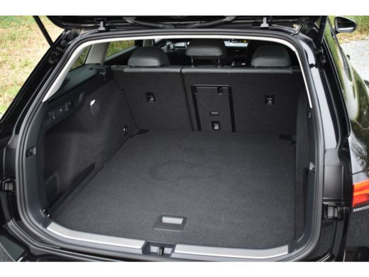 Volkswagen Passat Variant 1.5 eTSI 150PK DSG BUSINESS 360-CAMERA/ALCANTARA/TREKHAAK ActivLease financial lease