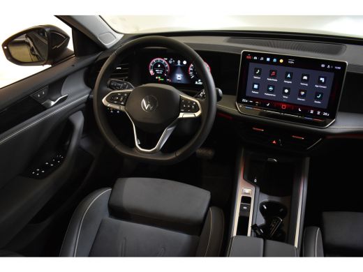 Volkswagen Passat Variant 1.5 eTSI 150PK DSG BUSINESS 360-CAMERA/ALCANTARA/TREKHAAK ActivLease financial lease