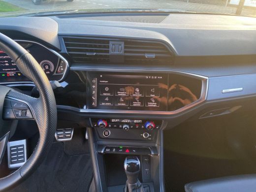 Audi Q3 45 TFSI e S Edition | Leder | Led | Camera ActivLease financial lease