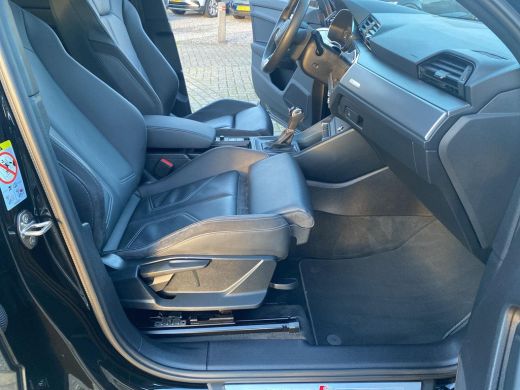 Audi Q3 45 TFSI e S Edition | Leder | Led | Camera ActivLease financial lease