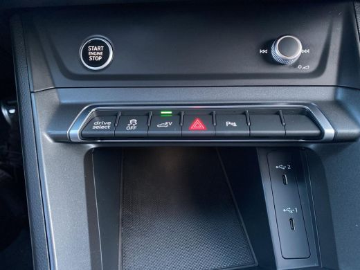 Audi Q3 45 TFSI e S Edition | Leder | Led | Camera ActivLease financial lease