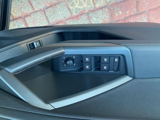 Audi Q3 45 TFSI e S Edition | Leder | Led | Camera ActivLease financial lease