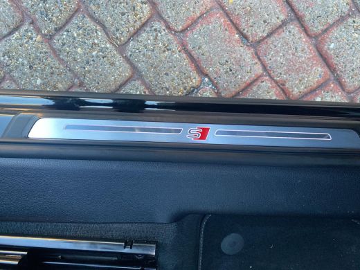 Audi Q3 45 TFSI e S Edition | Leder | Led | Camera ActivLease financial lease