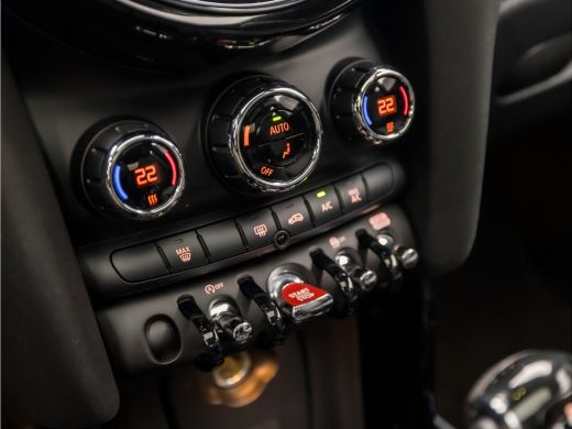 Mini Cooper 1.5 Cooper Camden Sport Automaat (PANORAMADAK, VIRTUAL COCKPIT, DEALER ONDERHOUDEN, APPLE CARPLAY... ActivLease financial lease