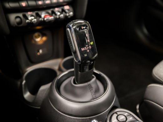 Mini Cooper 1.5 Cooper Camden Sport Automaat (PANORAMADAK, VIRTUAL COCKPIT, DEALER ONDERHOUDEN, APPLE CARPLAY... ActivLease financial lease