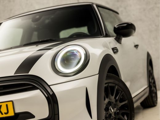 Mini Cooper 1.5 Cooper Camden Sport Automaat (PANORAMADAK, VIRTUAL COCKPIT, DEALER ONDERHOUDEN, APPLE CARPLAY... ActivLease financial lease