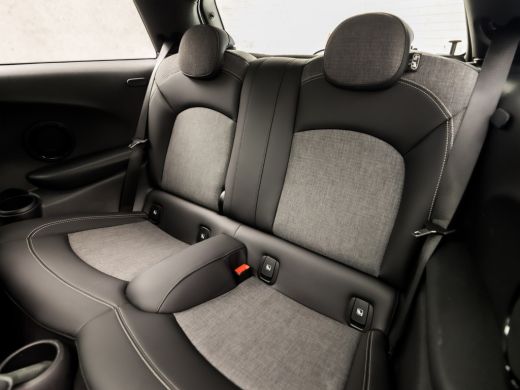 Mini Cooper 1.5 Cooper Camden Sport Automaat (PANORAMADAK, VIRTUAL COCKPIT, DEALER ONDERHOUDEN, APPLE CARPLAY... ActivLease financial lease