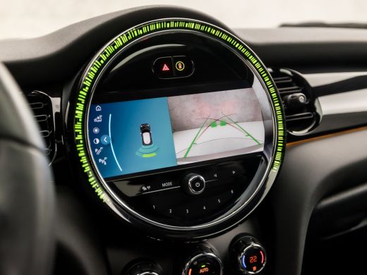 Mini Cooper 1.5 Cooper Camden Sport Automaat (PANORAMADAK, VIRTUAL COCKPIT, DEALER ONDERHOUDEN, APPLE CARPLAY... ActivLease financial lease