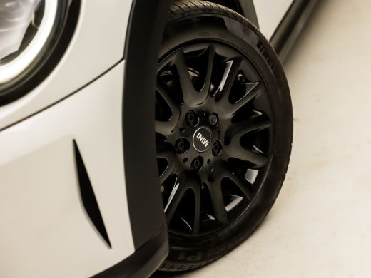 Mini Cooper 1.5 Cooper Camden Sport Automaat (PANORAMADAK, VIRTUAL COCKPIT, DEALER ONDERHOUDEN, APPLE CARPLAY... ActivLease financial lease