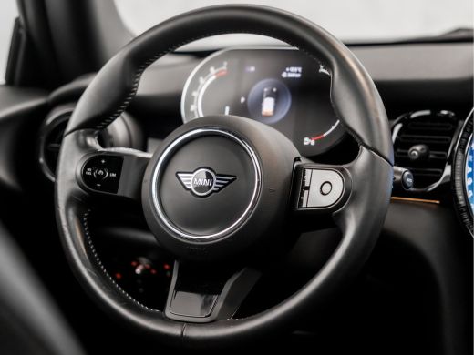 Mini Cooper 1.5 Cooper Camden Sport Automaat (PANORAMADAK, VIRTUAL COCKPIT, DEALER ONDERHOUDEN, APPLE CARPLAY... ActivLease financial lease