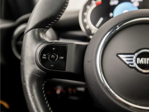 Mini Cooper 1.5 Cooper Camden Sport Automaat (PANORAMADAK, VIRTUAL COCKPIT, DEALER ONDERHOUDEN, APPLE CARPLAY... ActivLease financial lease