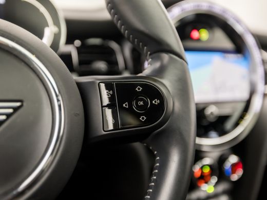 Mini Cooper 1.5 Cooper Camden Sport Automaat (PANORAMADAK, VIRTUAL COCKPIT, DEALER ONDERHOUDEN, APPLE CARPLAY... ActivLease financial lease