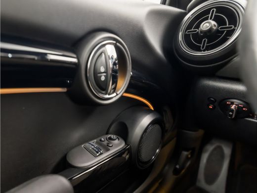 Mini Cooper 1.5 Cooper Camden Sport Automaat (PANORAMADAK, VIRTUAL COCKPIT, DEALER ONDERHOUDEN, APPLE CARPLAY... ActivLease financial lease