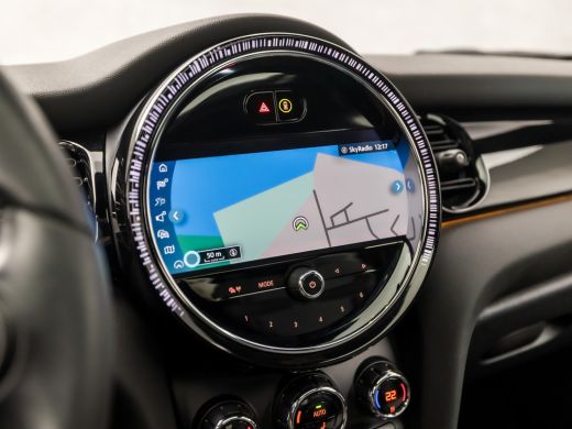 Mini Cooper 1.5 Cooper Camden Sport Automaat (PANORAMADAK, VIRTUAL COCKPIT, DEALER ONDERHOUDEN, APPLE CARPLAY... ActivLease financial lease