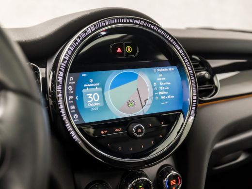 Mini Cooper 1.5 Cooper Camden Sport Automaat (PANORAMADAK, VIRTUAL COCKPIT, DEALER ONDERHOUDEN, APPLE CARPLAY... ActivLease financial lease