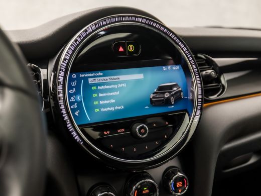 Mini Cooper 1.5 Cooper Camden Sport Automaat (PANORAMADAK, VIRTUAL COCKPIT, DEALER ONDERHOUDEN, APPLE CARPLAY... ActivLease financial lease