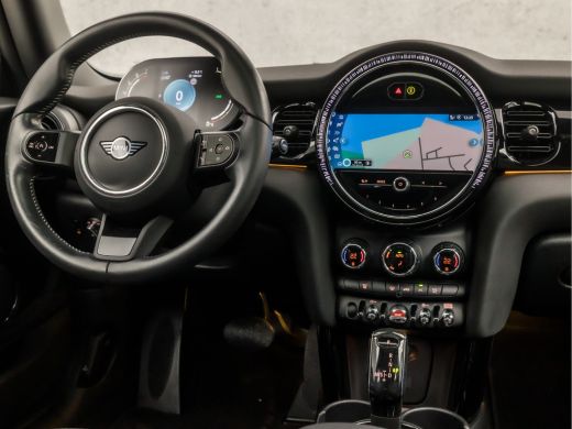 Mini Cooper 1.5 Cooper Camden Sport Automaat (PANORAMADAK, VIRTUAL COCKPIT, DEALER ONDERHOUDEN, APPLE CARPLAY... ActivLease financial lease